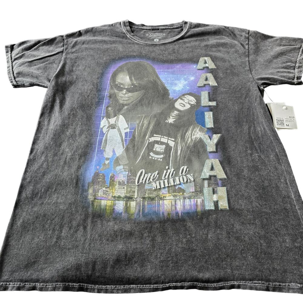 NWT Unisex Licensed Aaliyah "One in a Million" Graphic T-Shirt Size M